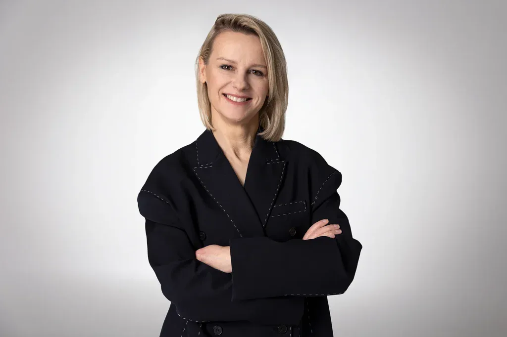 Bewerbungsfoto Frau Business Portrait freundlich Studio