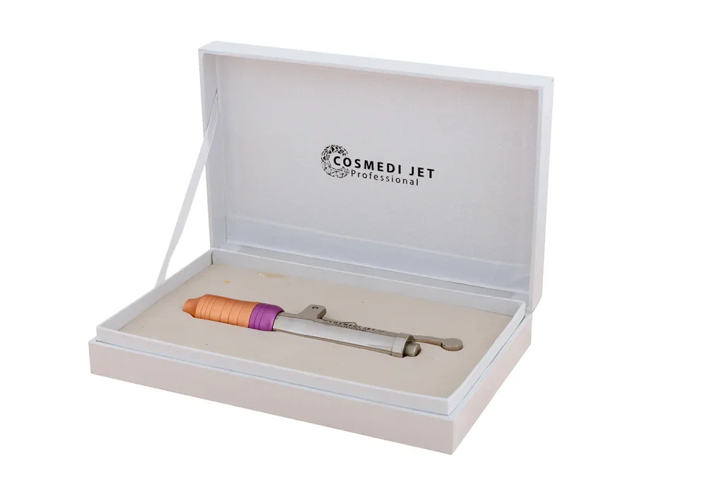 Medizinisches Instrument mit Zubehör in einer geöffneten weissen Präsentationsbox.