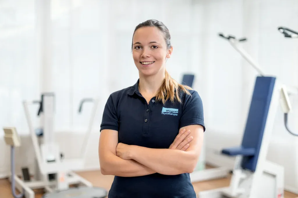 Professionelles Mitarbeiterportrait einer Physiotherapeutin in der Praxis für Gesundheitswesen und Teamseite.