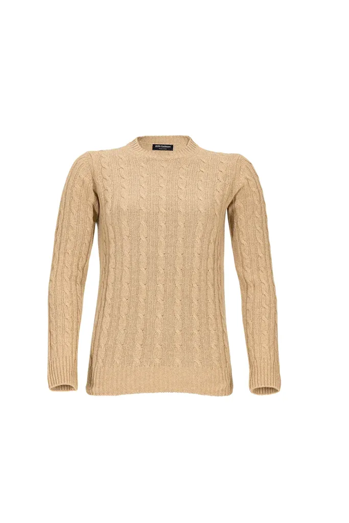 Beiger Strickpullover als freigestelltes Produktbild auf weissem Hintergrund.
