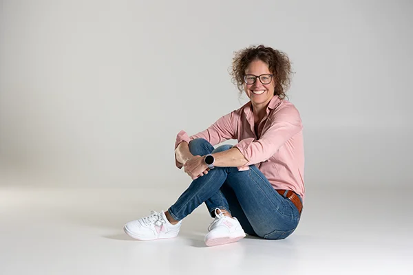 Frau bei einem natürlichen Portraitshooting im Fotostudio Fokus in Zofingen.