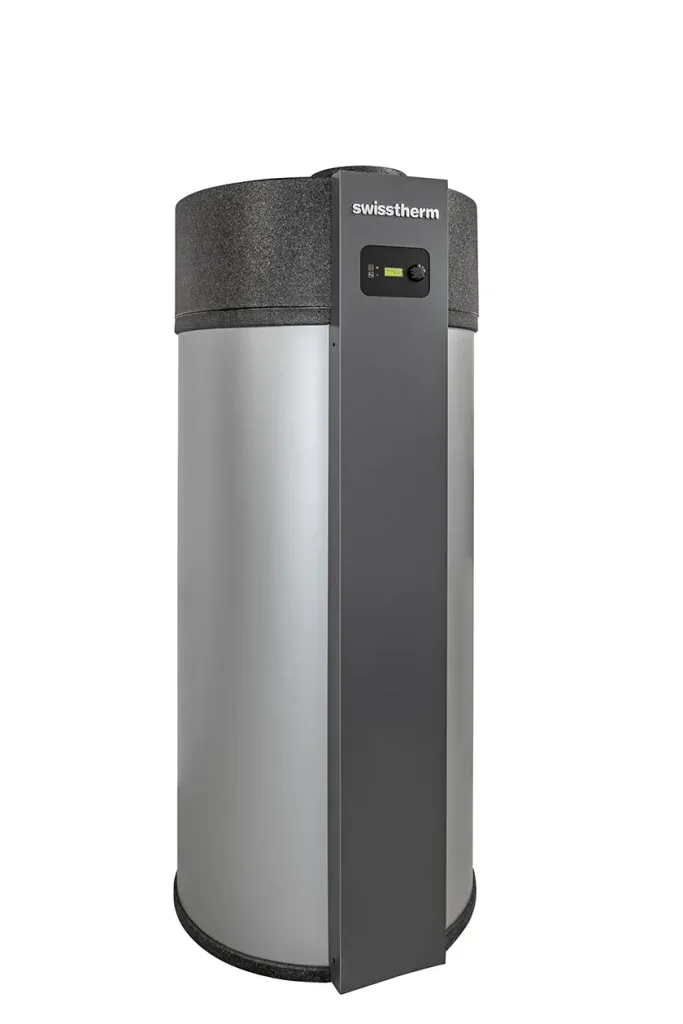 Freigestellter Wärmepumpenboiler mit zylindrischem Speicher als technische Produktaufnahme.