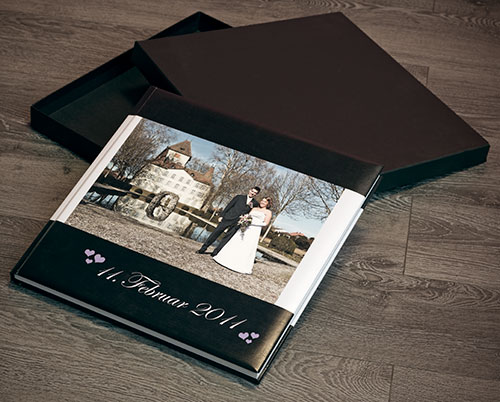 Grossformatiges Hochzeitsalbum «Deluxe» mit Fotoeinband und schwarzer Geschenkbox